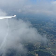Flugwegposition um 12:10:33: Aufgenommen in der Nähe von Gemeinde Kaindorf bei Hartberg, 8224 Kaindorf bei Hartberg, Österreich in 2021 Meter